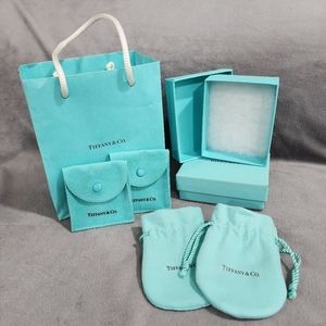TIFFANY & CO. JEWELRY GIFT SET
